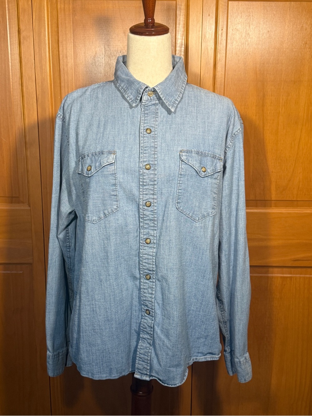 Wrangler Indigo Light Blue Button and Snap Closure Western Denim Work Shirt